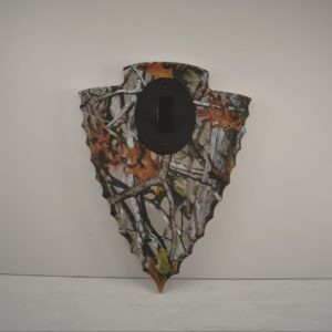 Arrowhead plaque with skull hanger in vista camo.